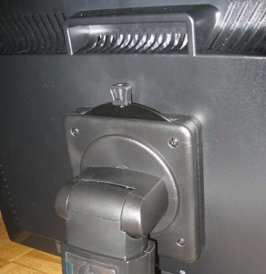Verriegelung zwischen Monitor und Standfuß
